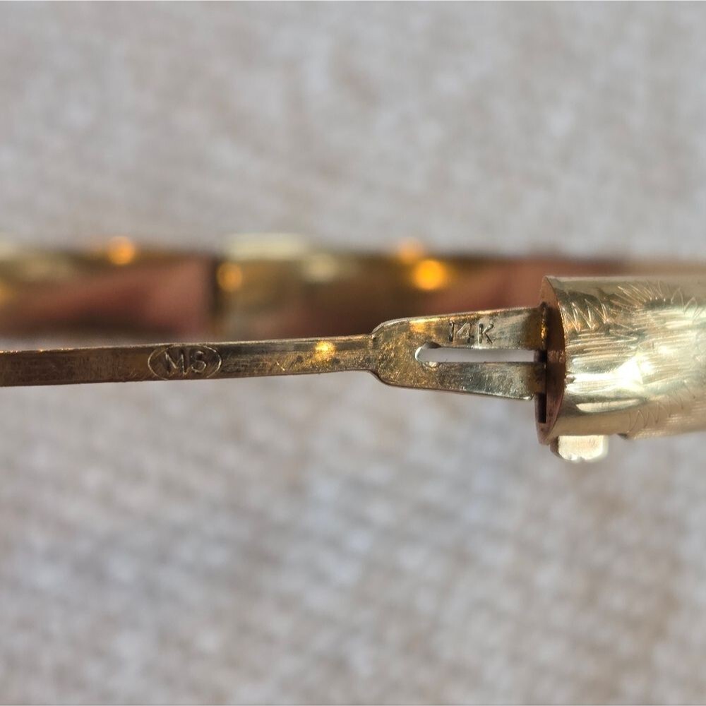 Vintage Elegant 14k Gold Bangle Engraved Bracelet - Picture 5 of 6